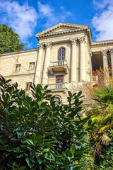 Obraz premium An ancient architectural ensemble in the Renaissance style. Now abandoned and closed to the public. Located in Sochi, Russia. Sanatorium named after. Ordzhonikidze.