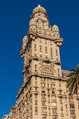 Fototapeta na wymiar tower of a historic building in downtown Montevideo