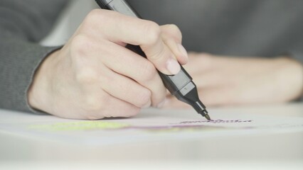 Marking an important text in a note with a black marker
