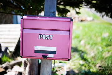 古びた郵便ポスト