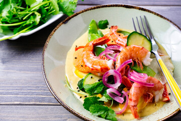 Prawns with curry sauce