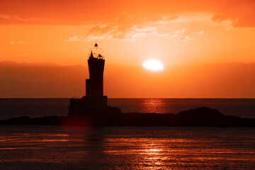 灯台と朝日