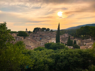 Fototapeta na wymiar Village of Cucuron at sunset in the Luberon valley in Provence, France