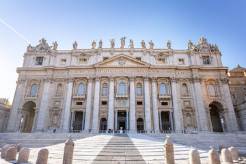 Fototapeta na wymiar St. Peter's Basilica in Rome. travel Europe. Italy