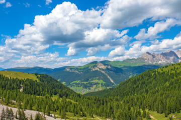 Fototapeta na wymiar Mountainous view at Val gardena valley