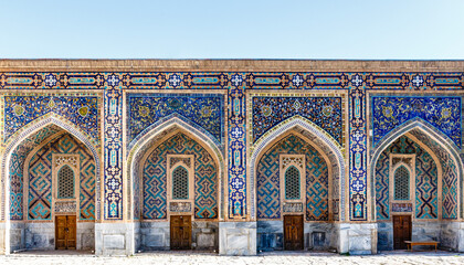 Obraz premium Courtyard of Madrasah Ttilla-kari (Tilya Kori) on Registan square in Samarkand, Uzbekistan, Central Asia