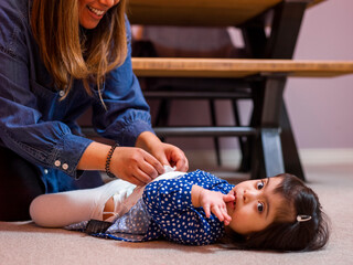 Mother caring for daughter with feeding tube © Cultura Creative