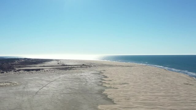 survol de port Camargue en Occitanie dans le sud de la France
