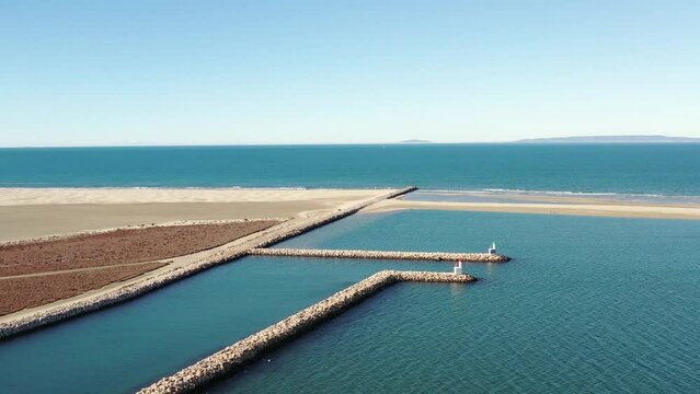 survol de port Camargue en Occitanie dans le sud de la France
