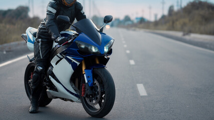 Obraz na płótnie Canvas Biker on a sports motorcycle on the road.