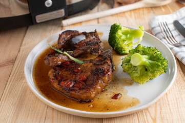 Slow cooker pork chops with brown sugar, garlic sauce and broccoli