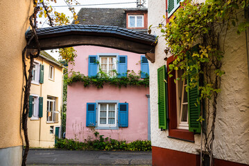 Schmale Gasse in Minheim an der Mosel