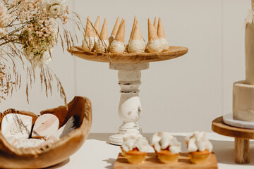 Petits cônes et gâteaux pour le goûter