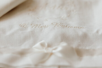 Textile blanc pour le baptême