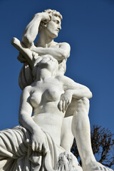 Sculpture de marbre du jardin des Grands Explorateurs à Paris. France
