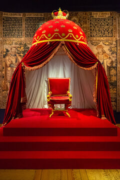 royal throne