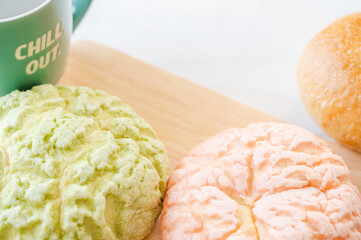 パステルカラーのパン