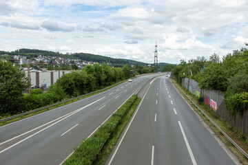 Schnellstraße oder Autobahn in Deutschland