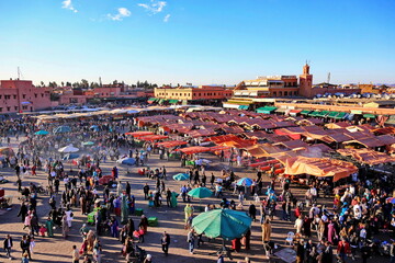 MARRAKECH, MOROCCO - 6 March 2016: Famous Jemaa el Fna square crowded at dusk. Marrakesh, Morocco - obrazy, fototapety, plakaty