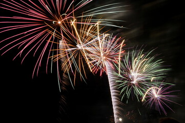 fuegos artificiales, fiesta en el cielo, cohetes, petardos,  4 de julio, aniversario, 