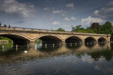 Fototapeta na wymiar old bridge over the river london hyde park