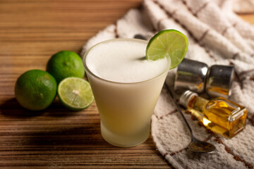 Peruvian drink with pisco sour liqueur - obrazy, fototapety, plakaty