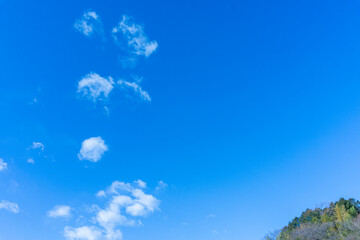 太陽のフレアと爽やかな青空と雲の背景素材_v_sky_45