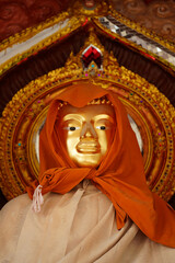 Obraz premium Buddha statue with veil with blur background.