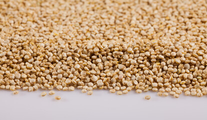 Fototapeta premium Organic white quinoa seeds background