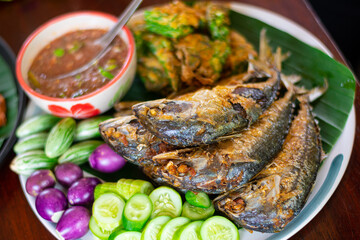 fried mackerel with shrimp paste sauce