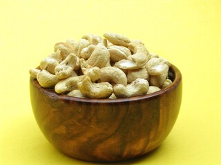 A bowl of Cashew