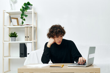 Obraz premium teenager sitting on the couch at the table in front of a laptop Lifestyle technology