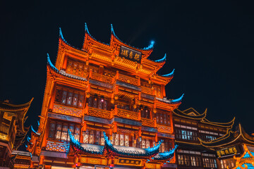 Fototapeta na wymiar The colorful and traditional Chinese lanterns at Yuyuan, Shanghai, China.