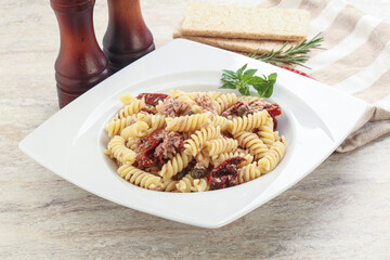 Pasta with tuna and tomato