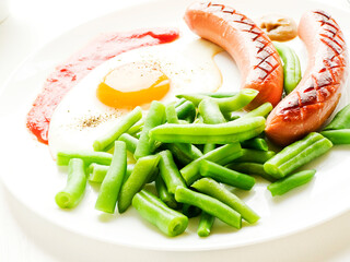 Egg sausages and green beans