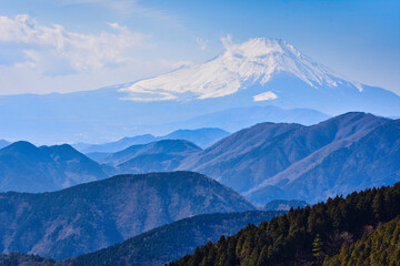 Fototapeta premium Mountain ridge and Mt. Fuji in winter