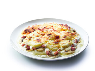 Patatas guisadas con beicon y queso fundido. Stewed potatoes with bacon and melted cheese.