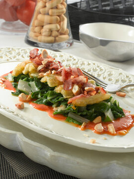 Acelgas rehogadas con pencas, comida vegetariana. Chard saut&eacute;ed with pencas, vegetarian food.