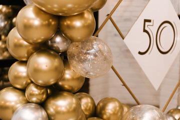 The round photo zone is decorated with gold and silver balls for the 50th birthday, the work of an aerodesigner