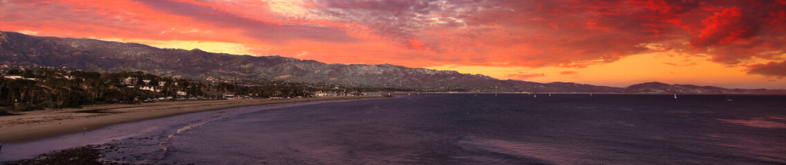 Views of Santa Barbara from the Mesa at sunset - obrazy, fototapety, plakaty