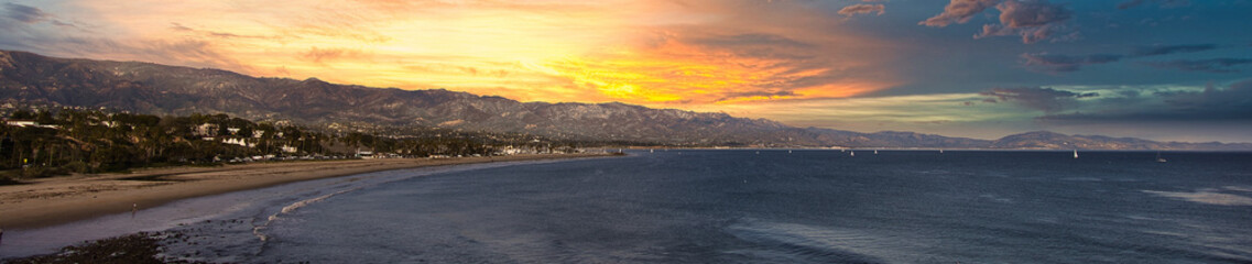 Views of Santa Barbara from the Mesa at sunset - obrazy, fototapety, plakaty