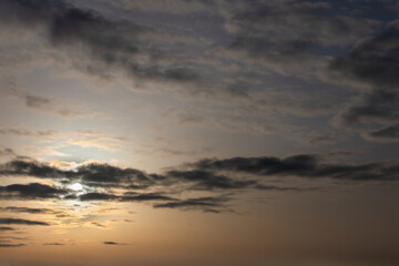 lever de soleil sur des nuages