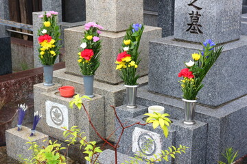 日本のお墓 お彼岸 お盆 お墓参り 先祖 葬式 葬儀