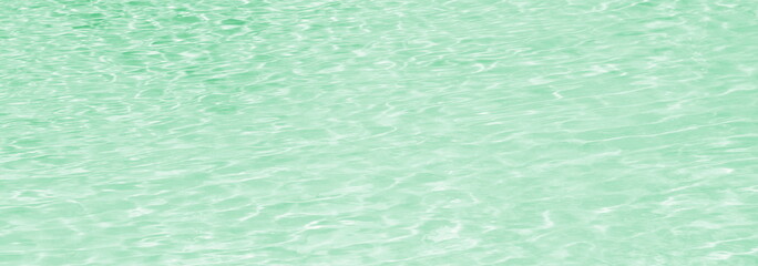 Pool, Schwimmbad, Hintergrund und Textur blaues und grünes Wasser mit Wellen im Sonnenlicht, Wassertextur	