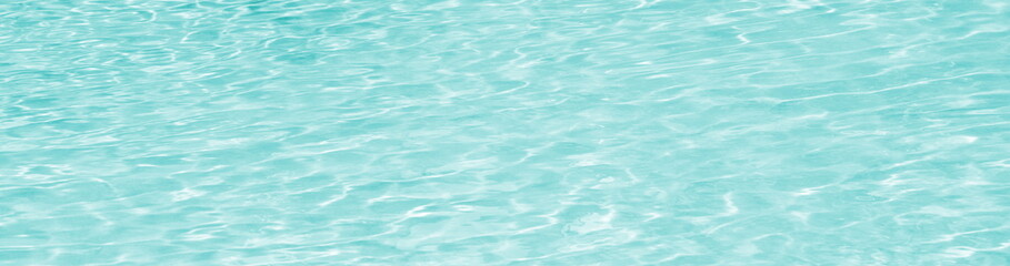 Obraz premium Pool, Schwimmbad, Hintergrund und Textur blaues und grünes Wasser mit Wellen im Sonnenlicht, Wassertextur 