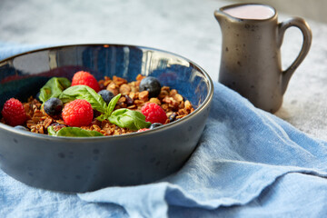 muesli with berries