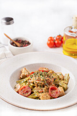 pasta with chicken, tomatoes and pesto