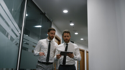 Fototapeta premium Business team walking office using tablet discussing financial plan in office.