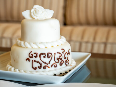 Small Anniversary Complimentary White Chocolate Cake In Luxury Hotel For Couple