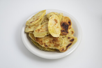 접시에 담겨있는 맛있는 고구마전